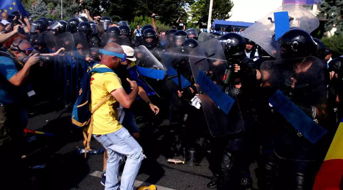 Protest impotriva jandarmilor