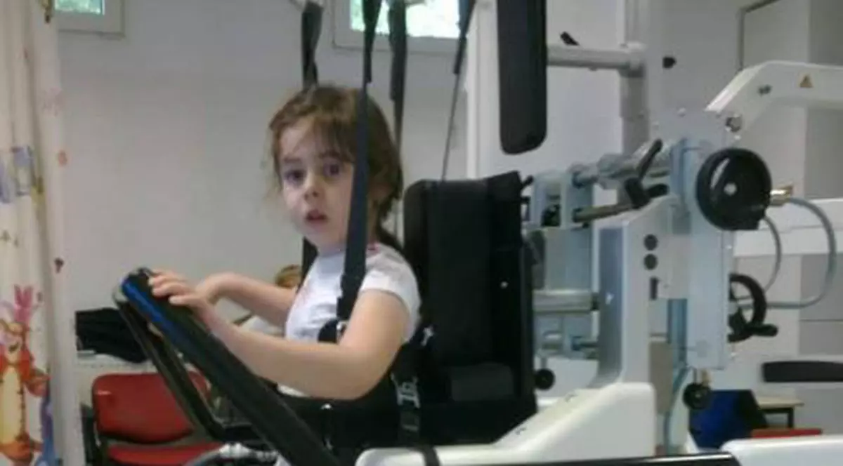 Drama unei fetițe care la numai 5 anișori a suferit un AVC și are nevoie de operație