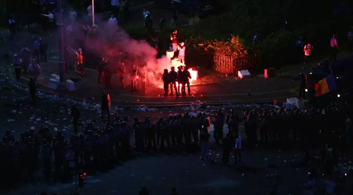 Jurnaliști agresați de jandarmi în timpul mitingului diasporei. Jandarmii au intervenit în forță