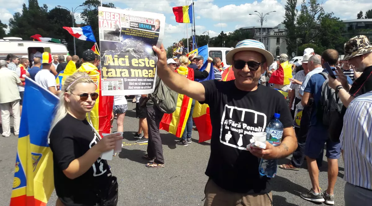 FOTO/Libertatea din piață. ”Aici e țara mea și neamul meu cel românesc”