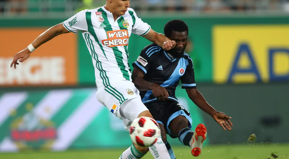 Dejan Ljubicic, de la Rapid Viena, a fost închis la finalul anului trecut!. Ljubicic, în alb, a fost titular cu Slovan Bratislava