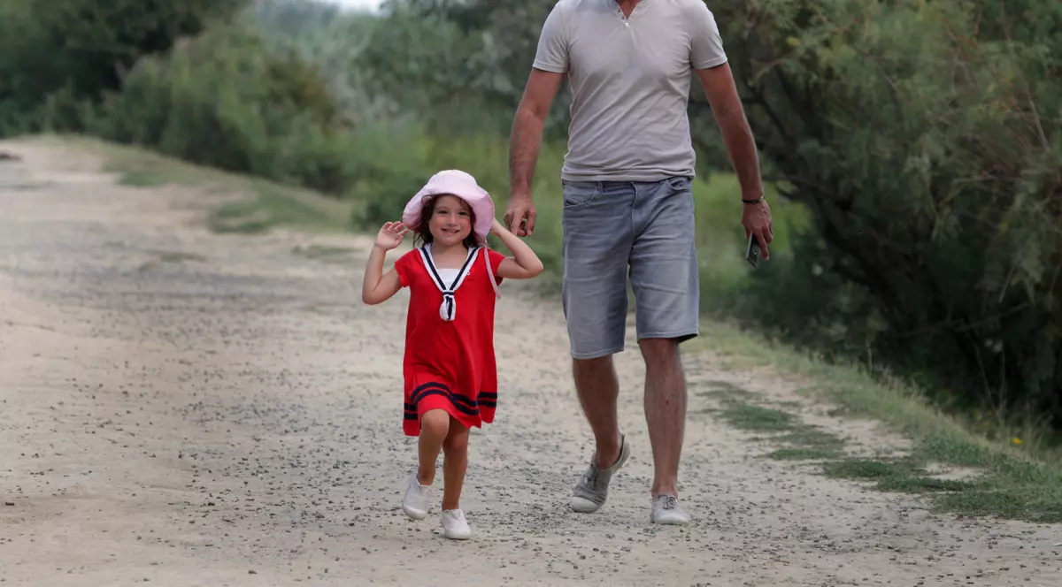 Ştefan Lungu a dansat în noroi pentru fiica sa FOTO: Florin Ghioca
