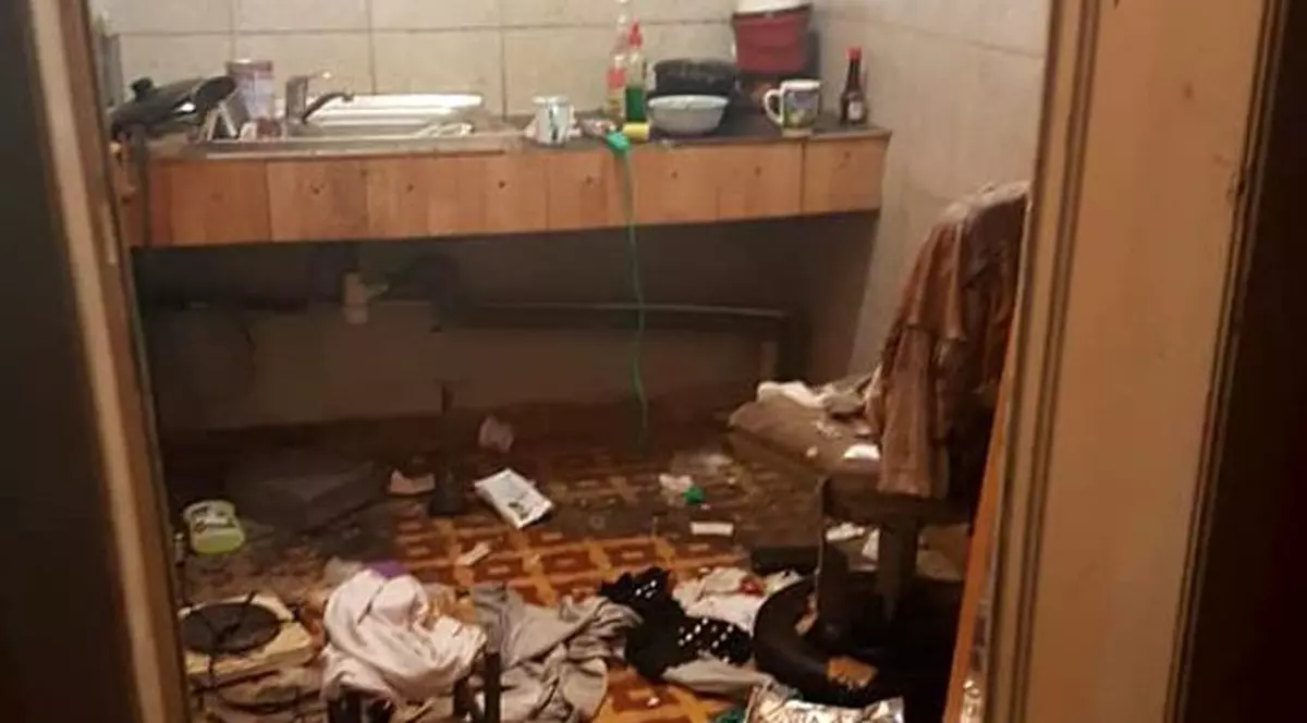 Cine este mama celor două fetiţe din Galaţi abandonate și lăsate să moară de foame într-un focar de infecţie