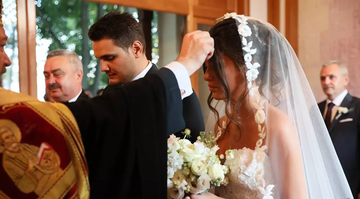 Precizările Patriarhiei Române privind nunta fiului lui Dragnea. Valentin Dragnea și soția sa, la cununia religioasă de la Snagov, din 26 august