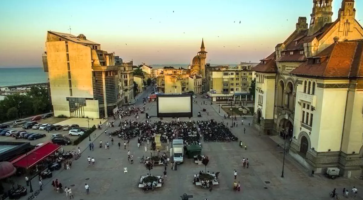 Piața Ovidiu proiectie de filme in aer liber