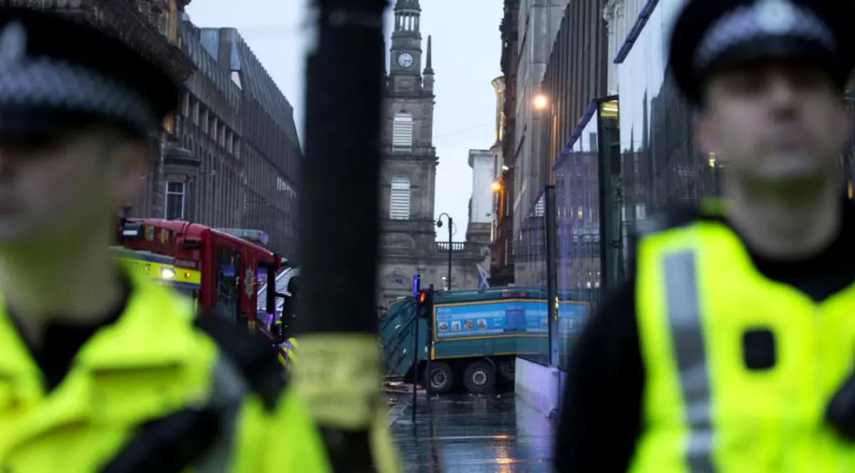 Focuri de armă în Manchester. Zece persoane au ajuns la spital