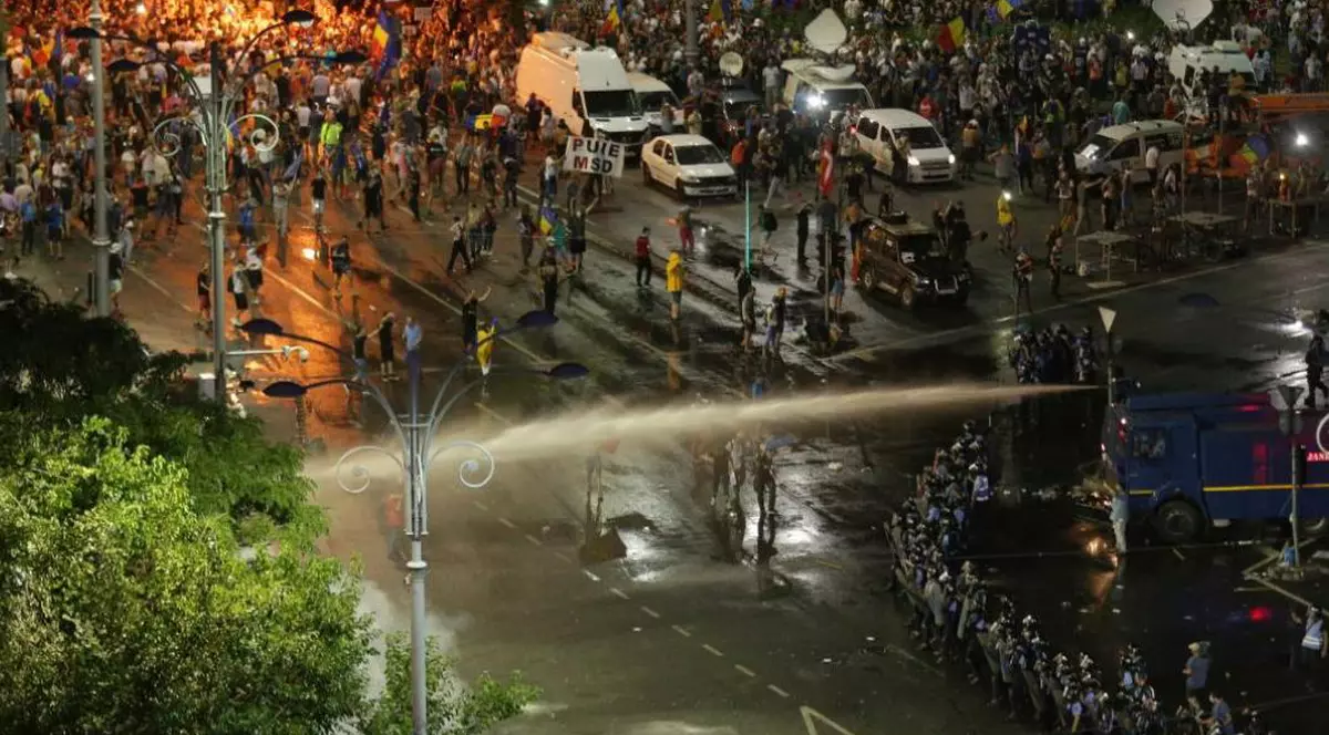 reactia fadere dupa incidentele din piata victoriei