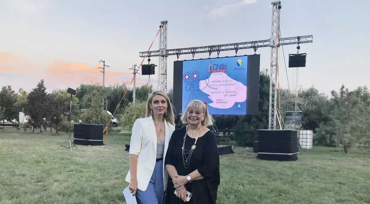 Prezentatoarea Paula Rusu si Irina Margareta Nistor