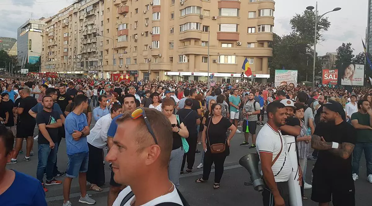 Dani Mocanu, printre protestatarii din Piața Victoriei. Cum a fost surprins astistul