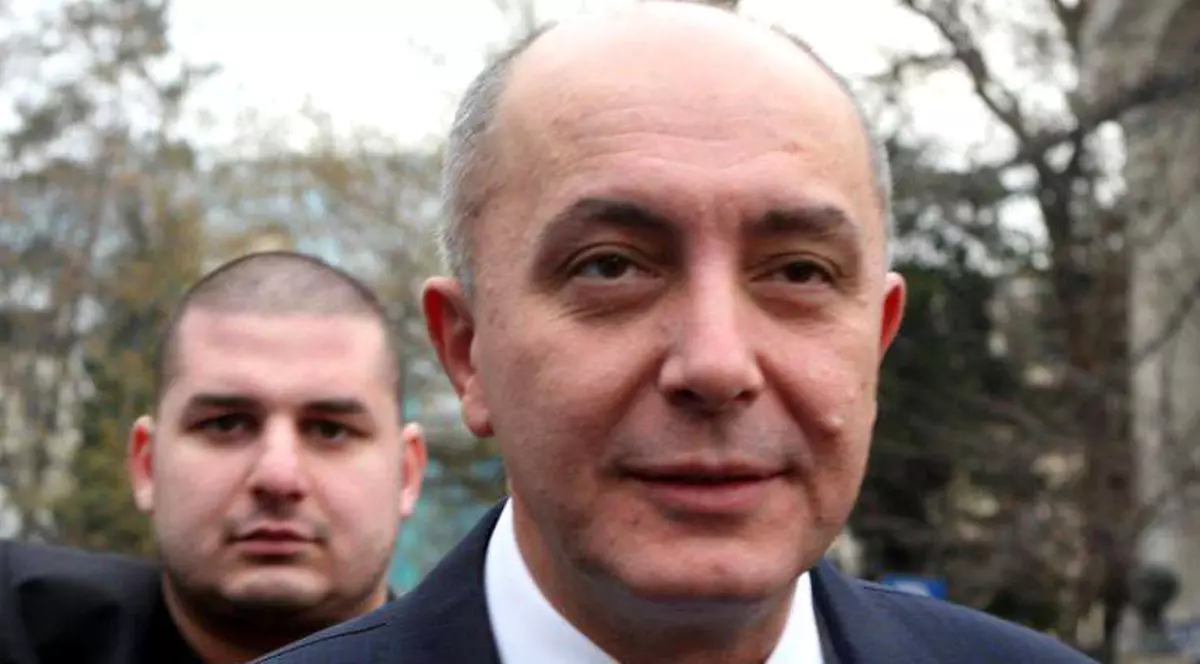 Puiu Popoviciu pierde 1,8 milioane de euro. Banii vor ajunge la Nadia Doina Dincă, fosta soție a omul de afaceri. O instanță a stabilit ca executorul fostei soții să facă toate demersurile pentru recuperarea unui credit de peste 1,8 milioane de euro.