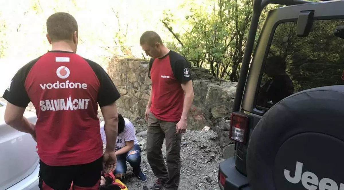 Opt turiști surprinși de furtună în Bucegi au fost recuperați de salvamontiștii din Bușteni. Unii au făcut atacuri de panică