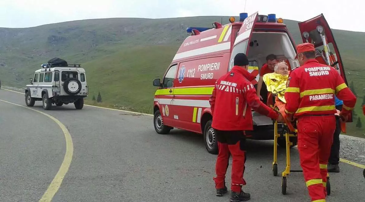 Turişti din Ucraina găsiţi aproape îngheţaţi pe Transfăgărăşan