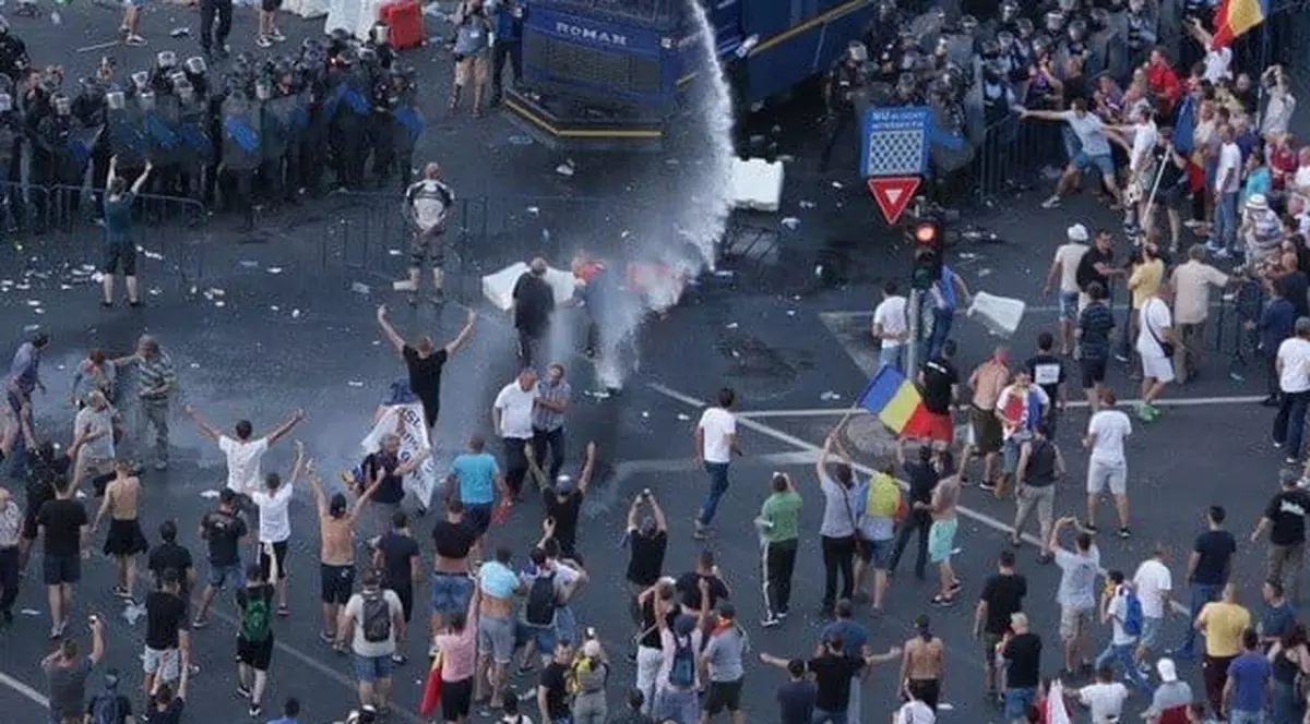 Un jandarm din Prahova a scris o poezie inspirată de violențele din Piața Victoriei: "Românii nu mai sunt uniți/ Își dăruiesc lacrimi și sânge!"
