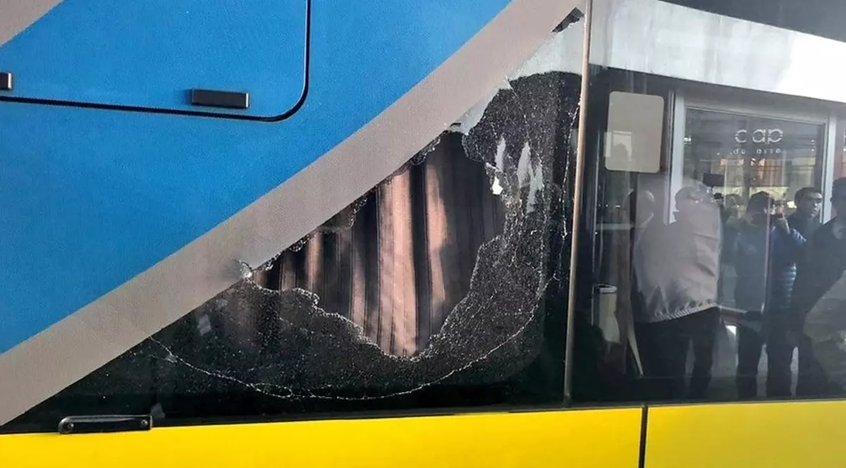 Autocarul celor de la San Lorenzo a fost spart de fanii echipei adverse. Nimeni n-a fost rănit.