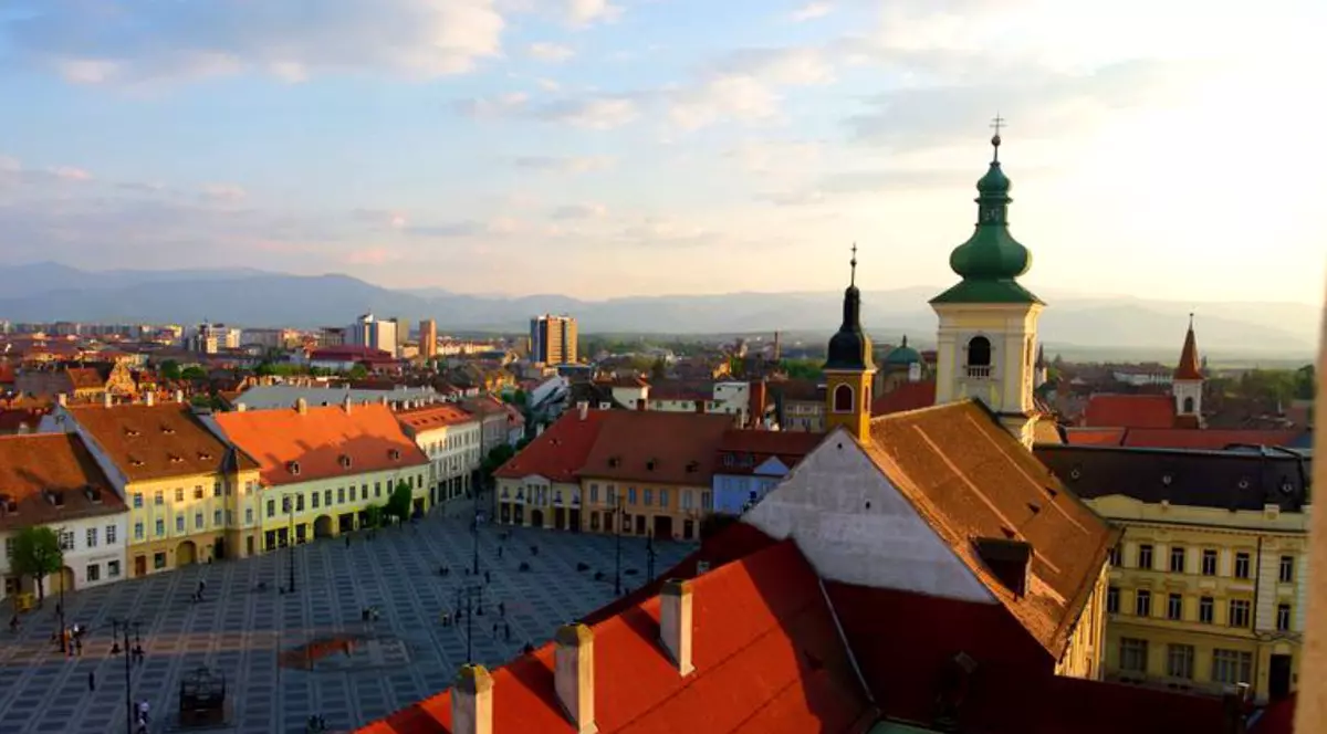 România este pregătită să organizeze Summitul UE de la Sibiu. Vedere, de sus, cu Piața Centrală din Sibiu