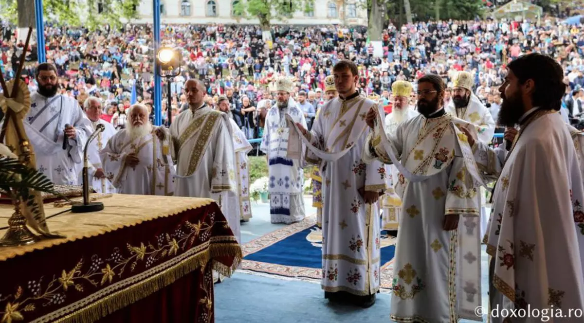 Peste 100 de persoane au avut nevoie de îngrijiri medicale în timpul pelerinajului de la Nicula