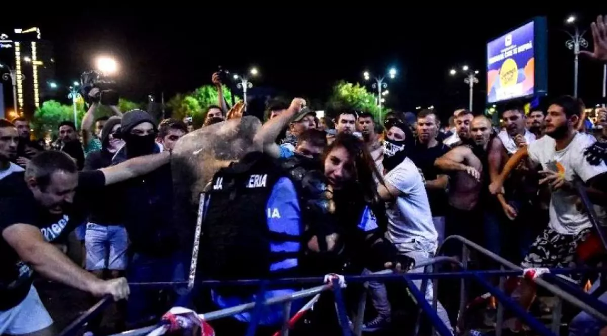 Șapte protestatari au fost trimiși în judecată pentru violențe contra jandarmilor în 10 august