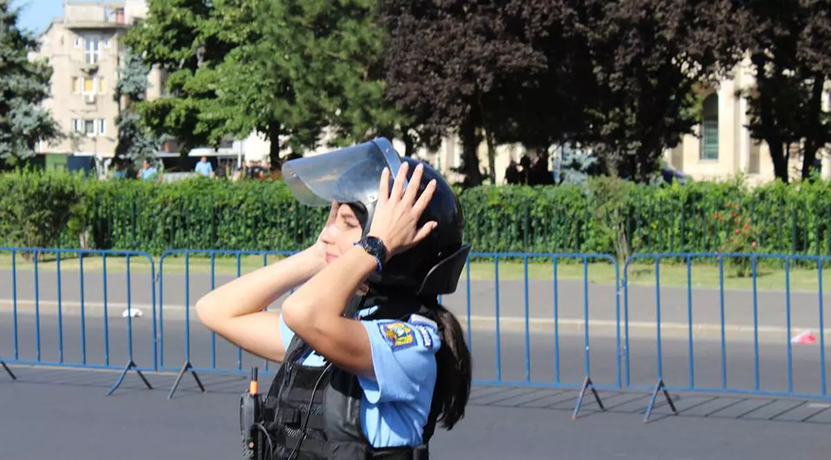 Imagini cu Ștefania, femeia-jandarm, înainte de a fi bătută în Piața Victoriei