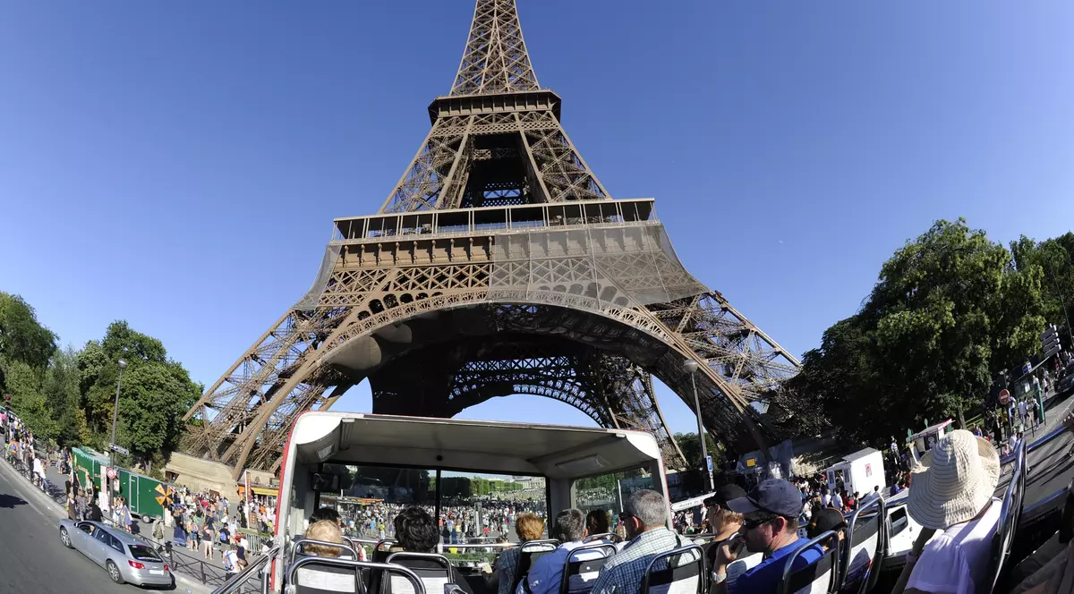 Turnul Eiffel este închis pentru turiști din cauza unei greve a angajaților