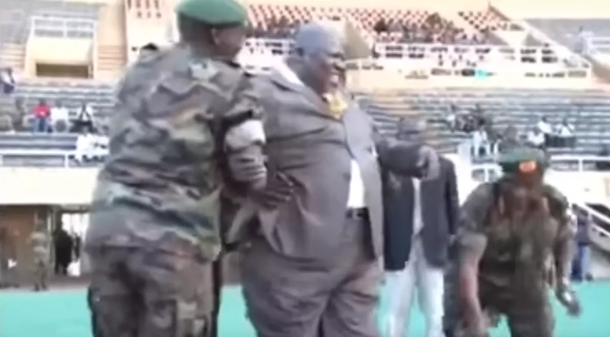 Ministrul Sportului din Uganda a încercat să dea lovitura de începere la un meci demonstrativ