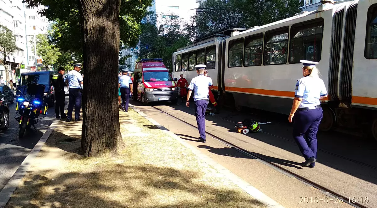 Un pieton a fost lovit de tramvai pe șoseaua Nicolae Titulescu. Fotografie de la accident