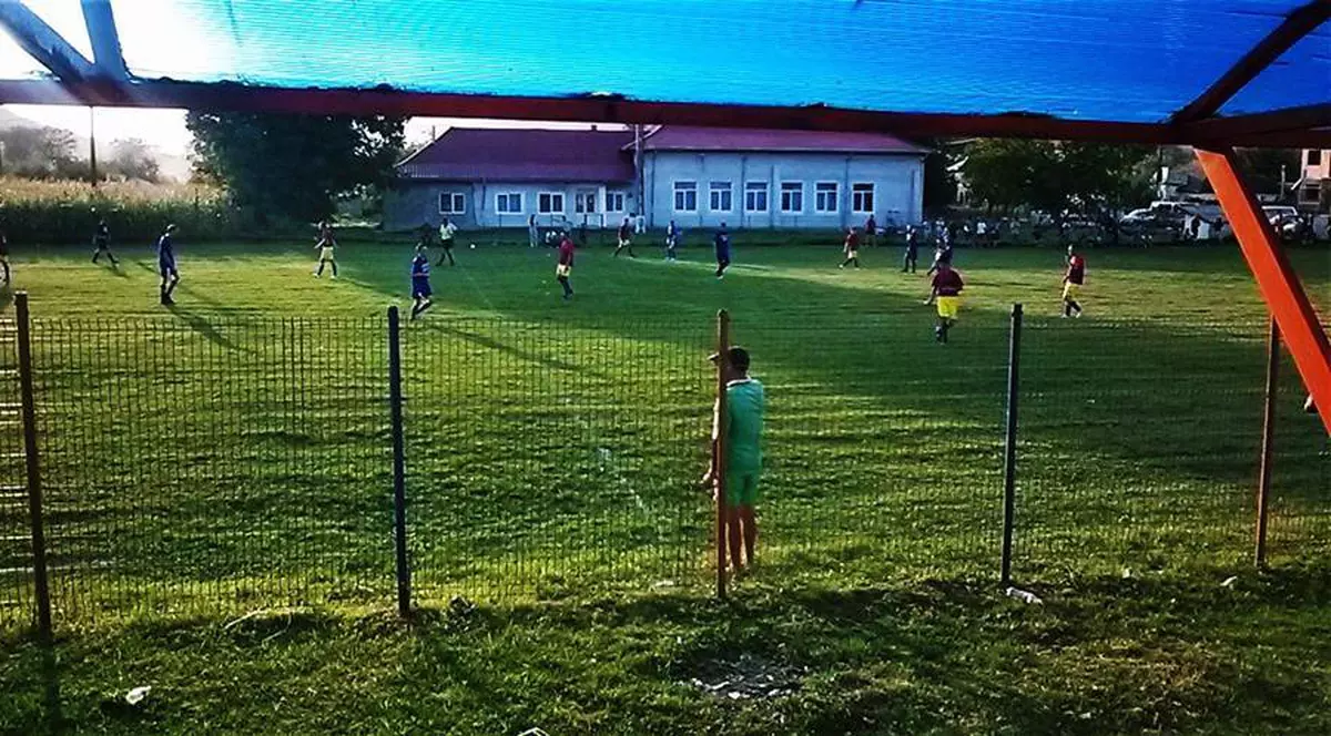 Violențe la un meci din Liga B Prahova: arbitrul a fost bătut, asistenții s-au îmbrăcat în tricouri ale gazdelor să scape de furia spectatorilor