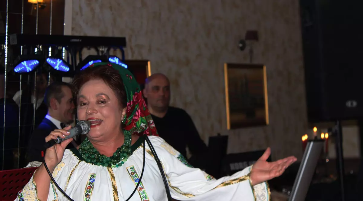 Laura Lavric vrea să-și dea sora în "urmărire internațională". Îi e datoare 10.000 de euro, prin hotărâre judecătorească