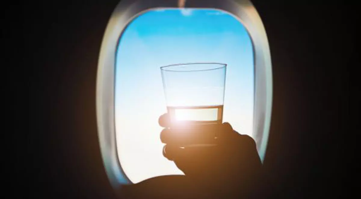 Turiștii britanici care zboară spre Dubai sunt avertizați să nu consume alcool în avion