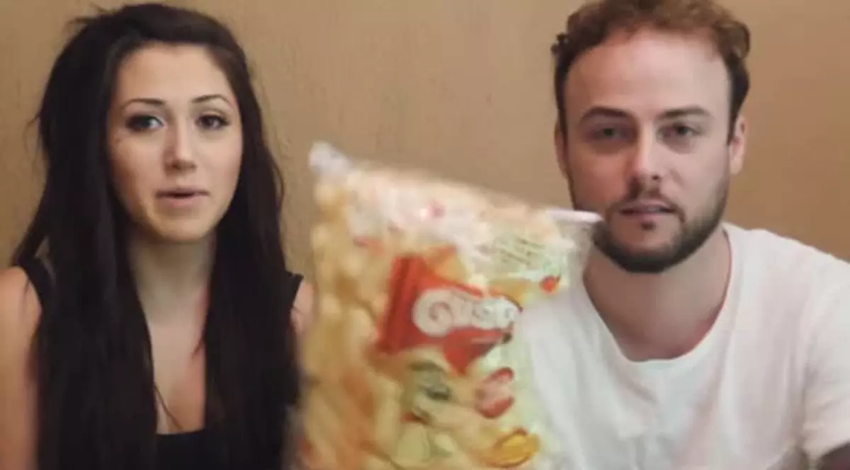 VIDEO. Cum reacționează americanii când mânancă dulciuri și snacks-uri din România