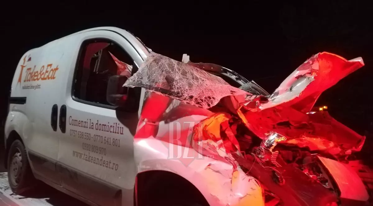 O căruță a intrat într-un autoturism iar impactul a fost atât de puternic, încât calul a ajuns pe locul din dreapta șoferului
