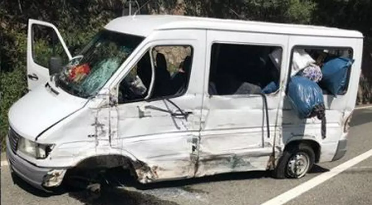 UPDATE: 13 oameni, la spital în urma accidentului de pe Valea Oltului. Patru dintre ei sunt grav răniți