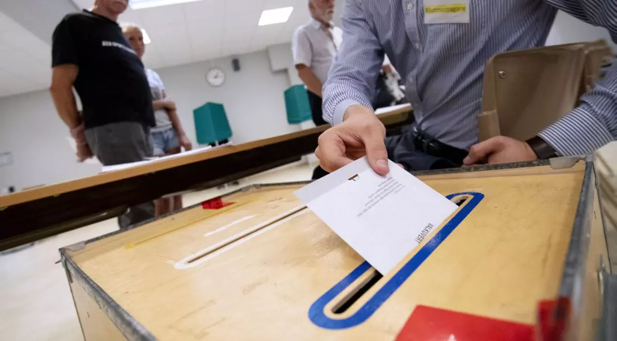 Ce cred românii despre întrebarea de la referendum