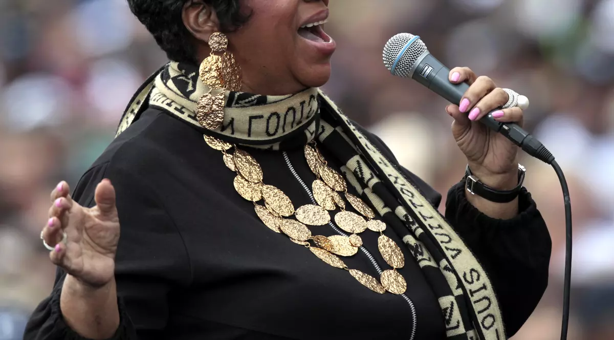 Rochiile purtate de Aretha Frankin