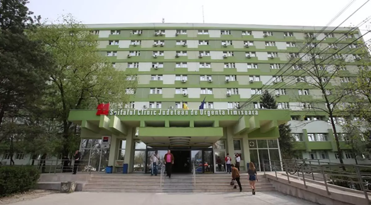 O asistentă medicală a fost bătută cu bestialitate de un grup de rromi. A ajuns pe mâinile colegilor ei, în stare gravă