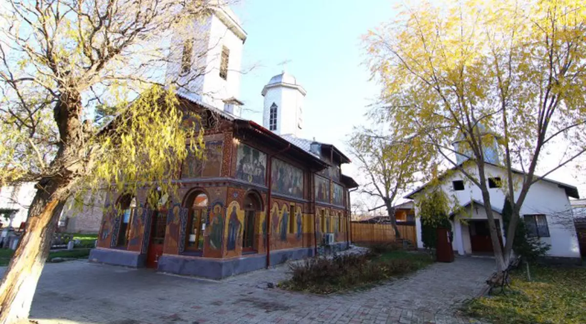 Un bărbat a fost găsit spânzurat în curtea unei biserici din Târgoviște