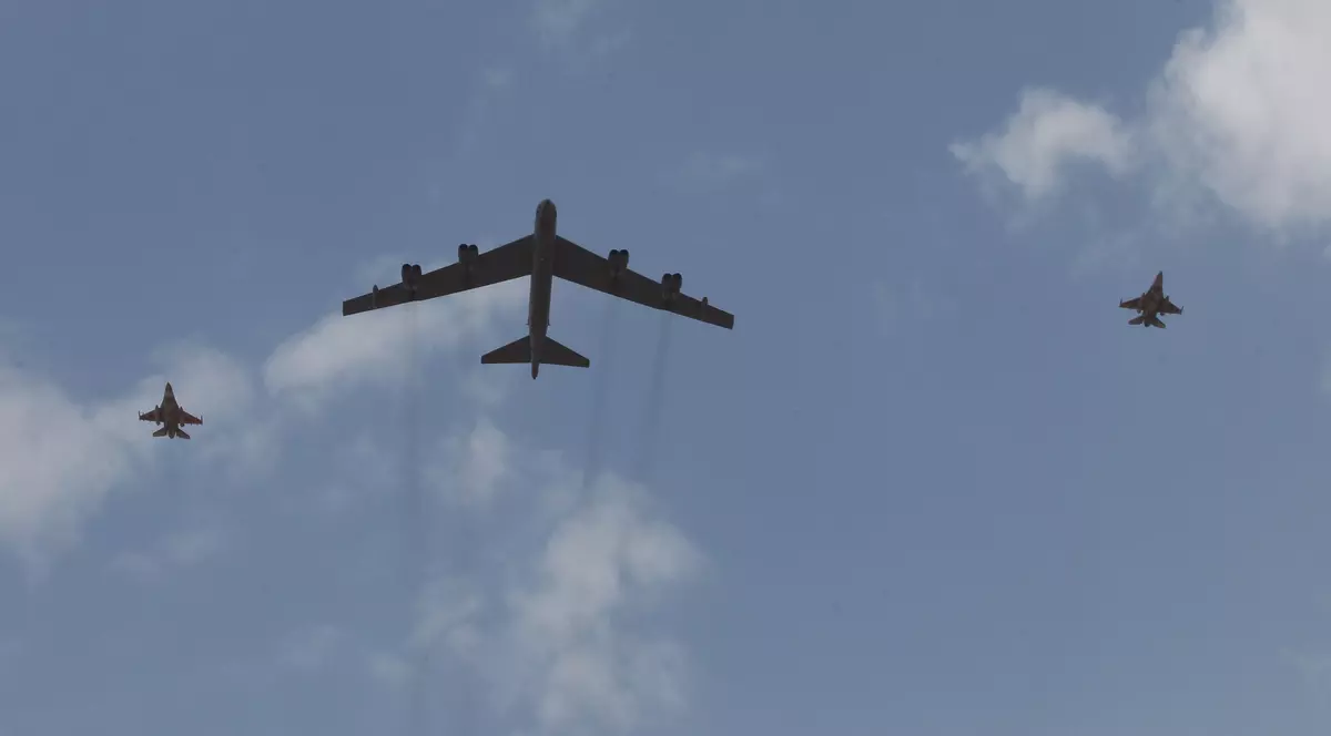 Un bombardier american a efectuat exerciții militare în România