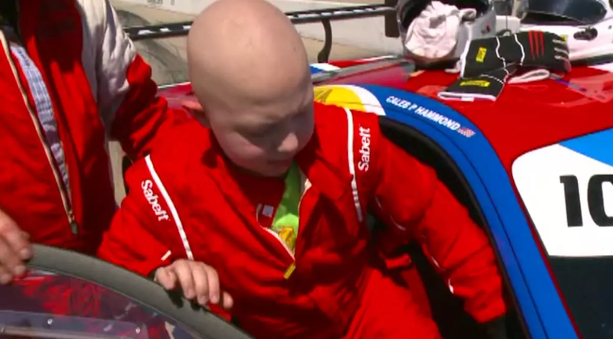 Un copil bolnav de leucemie în fază terminală a cerut autocolante cu Ferrari pe sicriu. Ce surpriză a primit în schimb