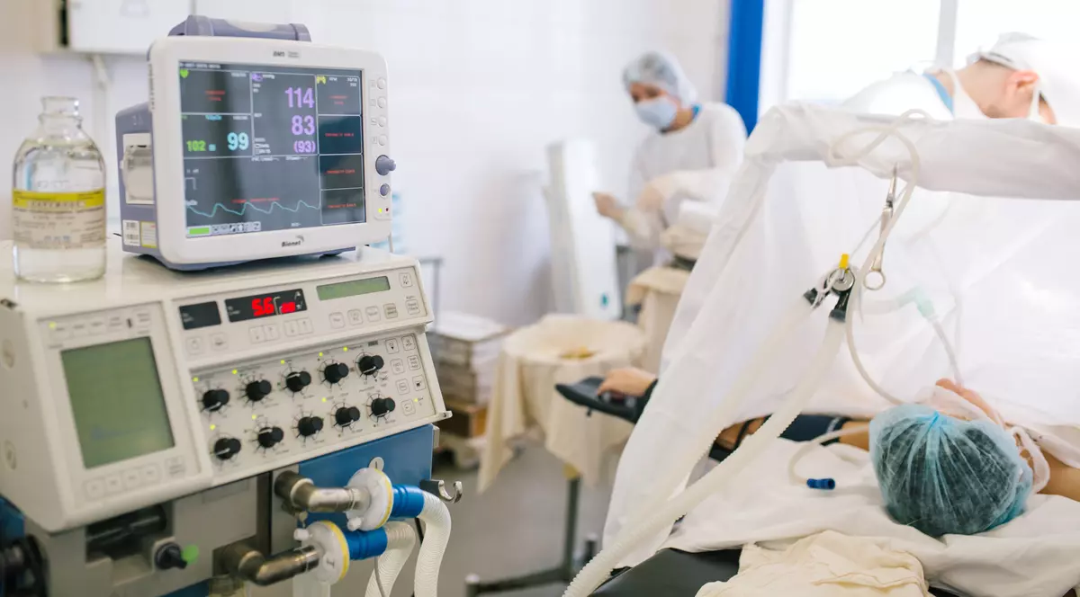 Au murit după au primit organe de la o persoană bolnavă de cancer. Imagine din timpul unei operații