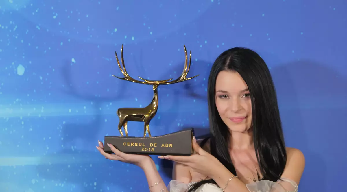 EXCLUSIV/ Inis Neziri, cântăreața din Albania care a câștigat Cerbul de Aur, are 17 ani: „Nu mi-e frică decât de Dumnezeu”