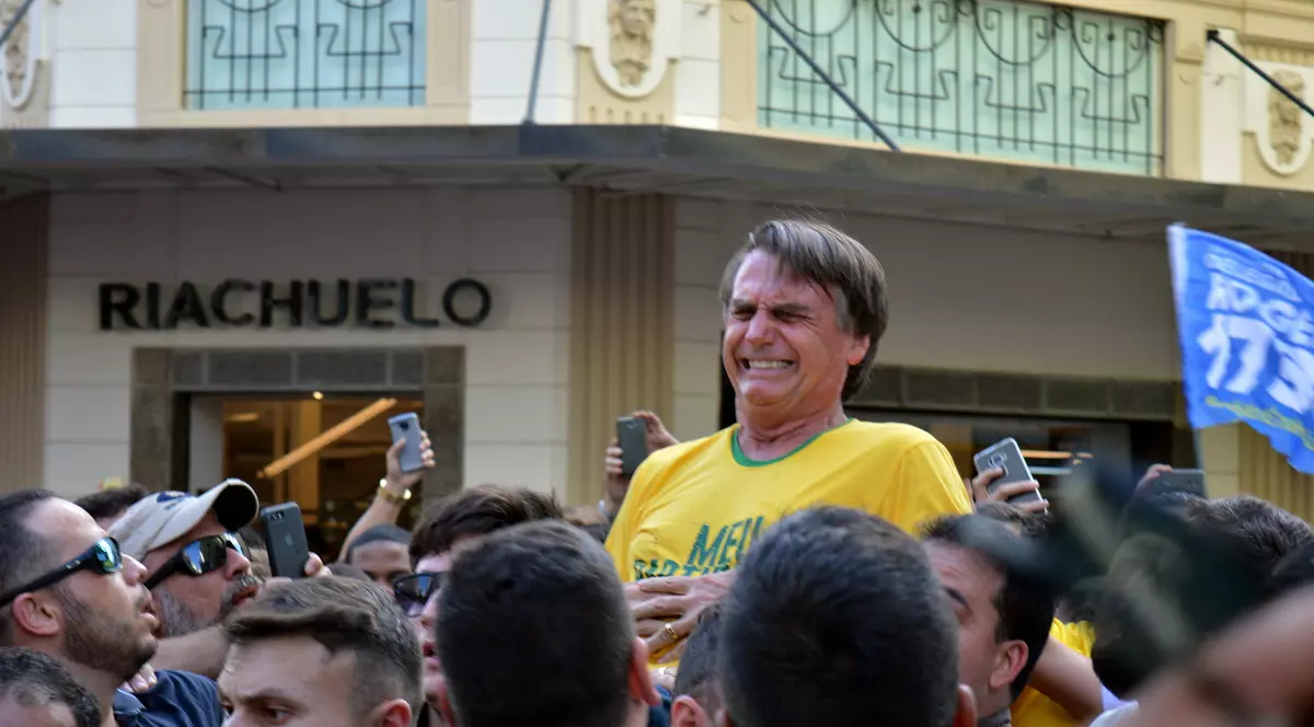 Un candidat la alegerile prezidențiale din Brazilia a fost înjunghiat în timpul unui miting electoral. Jair Bolsonaro a șocat opinia publică cu opiniile sale extremiste