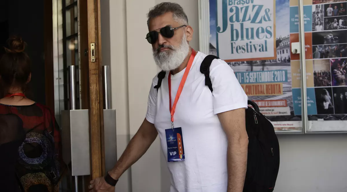 Damian Drăghici și-a cerut iubita în căsătorie, în direct la tv. Cum arată Cristina, cea care l-a cucerit pe artist