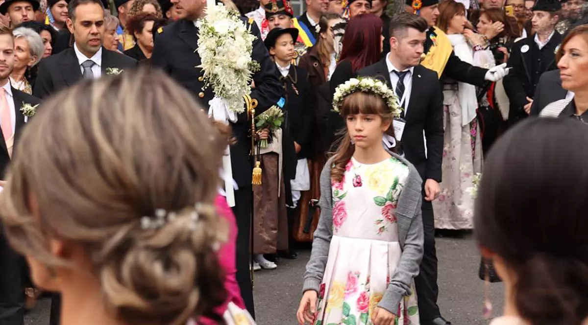 Corespondență din Sinaia. detaliul care le-a scăpat domnișoarelor de onoare de la nunta principelul Nicolae cu Alina Binder | FOTO