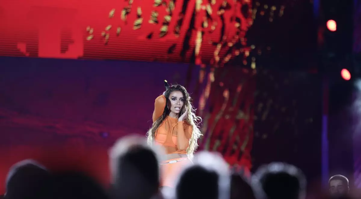 Eleni Foureira a făcut show incendiar la Cerbul de Aur de la Brașov. Ținuta provocatoare a captat imediat atenția tuturor | FOTO & VIDEO