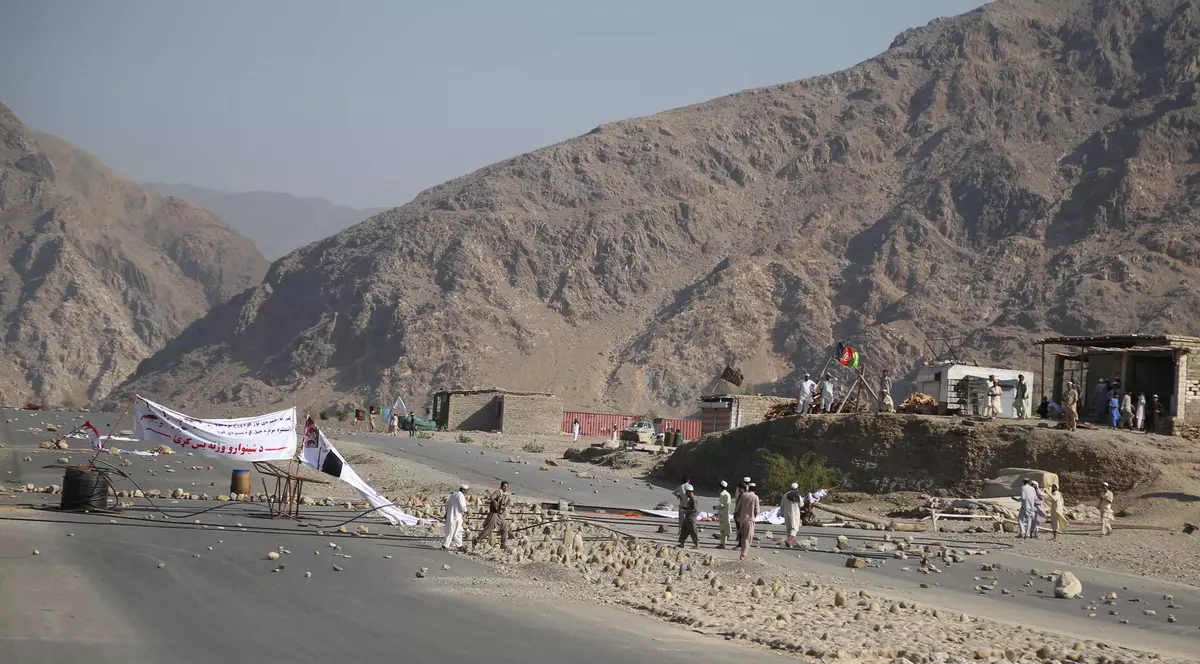 Atentate în Afganistan soldate cu 34 de morți și peste 130 de răniți