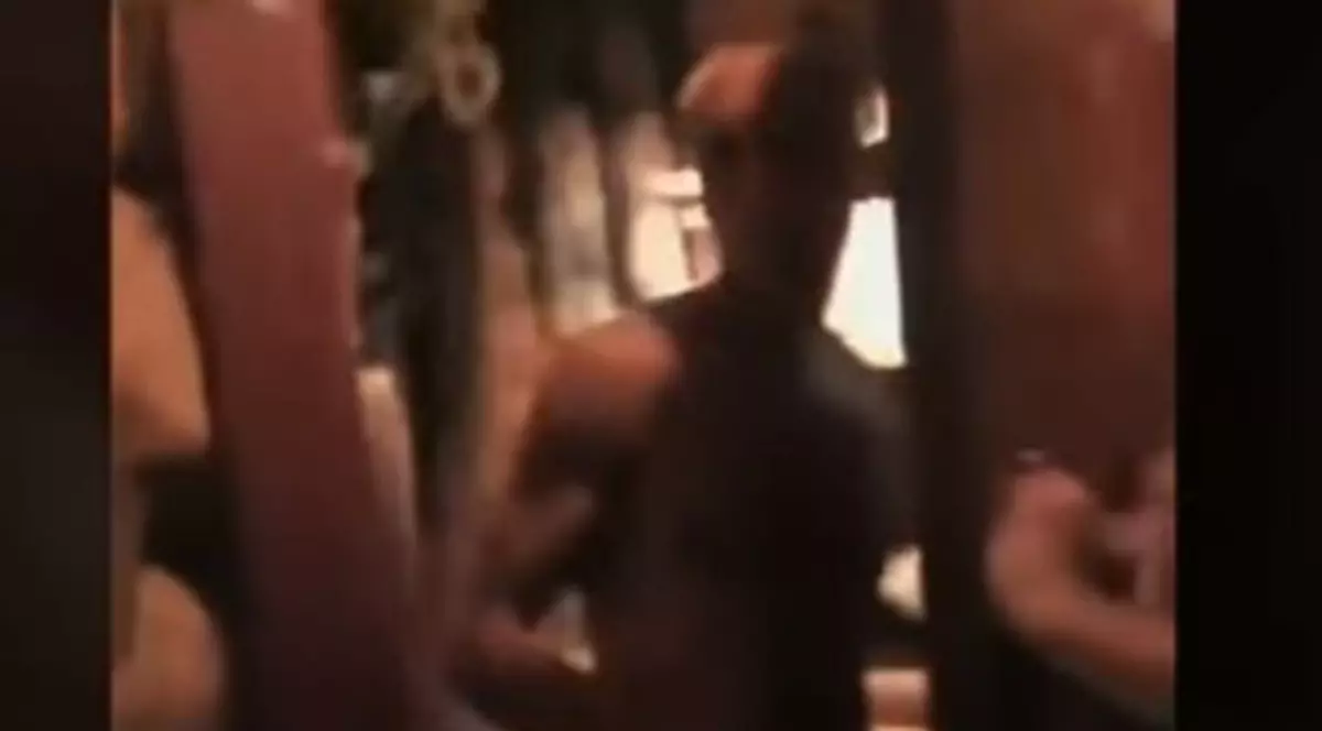 Un cunoscut fotbalist a fost filmat de soție în timp ce se afla într-o saună cu o prostituată