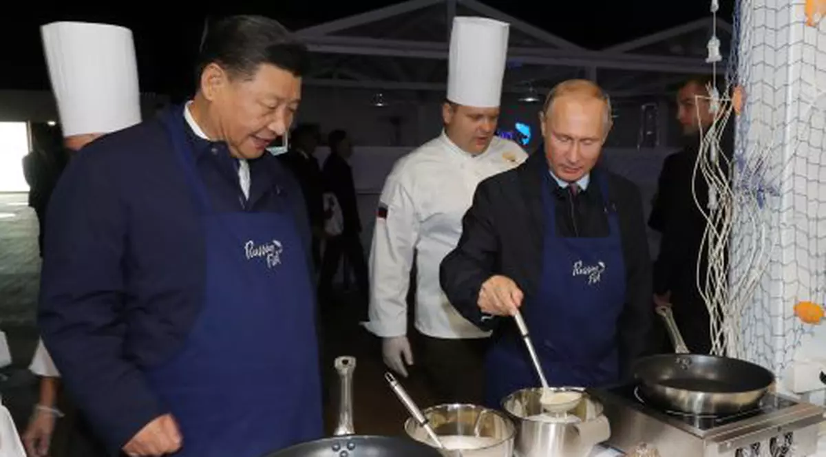 Vladimir Putin a gătit clătite la întâlnirea cu Xi Jinping