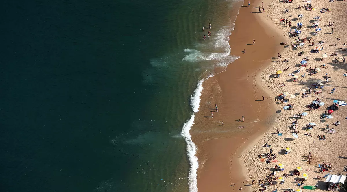 VIDEO | Plajele sunt pline de oameni, deși numărul deceselor provocate de COVID-19 a depășit 140.000 în Brazilia