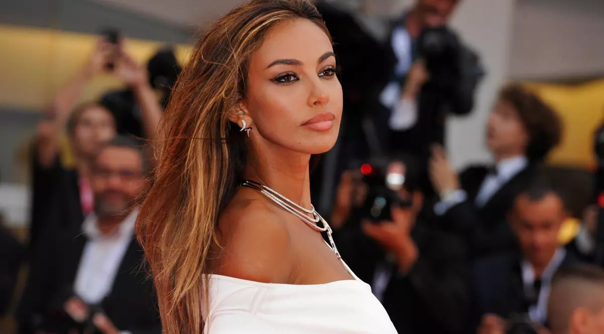 Mădălina Ghenea, super sexy pe covorul roșu. N-a fost la Cerbul de Aur, dar a strălucit la Veneția | FOTO