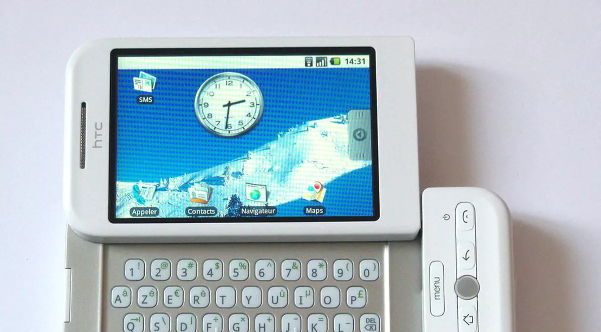 Android a împlinit 10 ani. Smartphone-ul HTC G1, numit și HTC Dream în alte țări, primul smartphone cu Android din lume