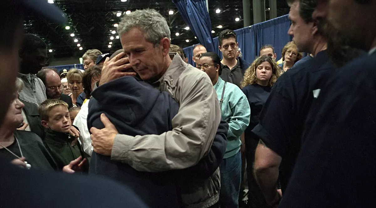 Imagini de colecție cu George W. Bush după atentatele teroriste din 11 septembrie 2001